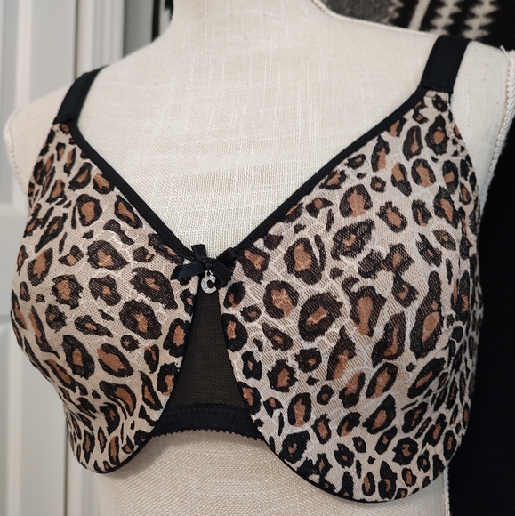 😍EUC Chantelle C Magnifique Seamless Unlined Minimizer Underwire Bra, 34DDD - Picture 14 of 16